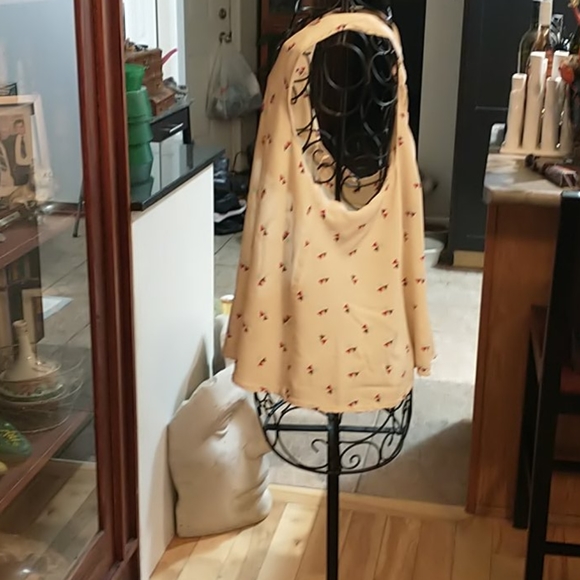 🇨🇦 Gorgeous Cotton Summer Top - Picture 2 of 5